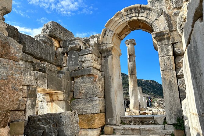 Ephesus and Virgin Mary Tour with Skip the Line, Lunch incl. - Temple of Artemis and Isa Bey Mosque: short stops, big setting