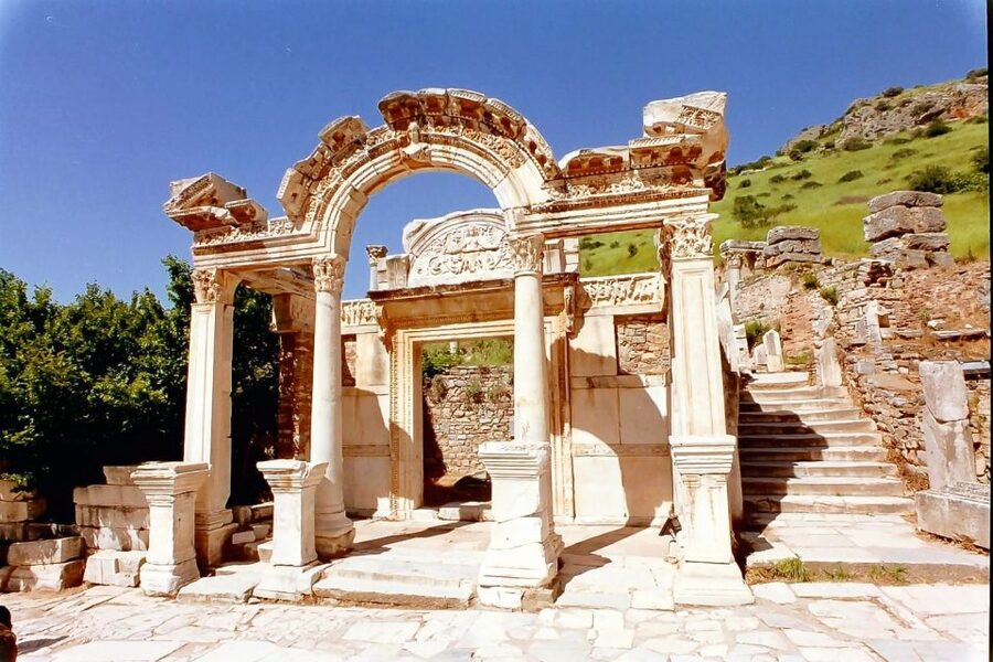 Ephesus: House of Virgin Marry & Artemis w Lunch & Ticket - Pickup in Kuşadası or Selçuk, then straight to Ephesus