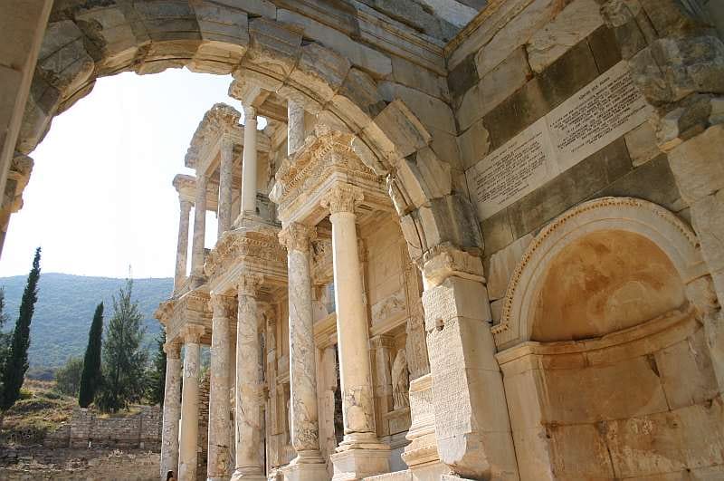 Ephesus: Small Group Tour for Cruise Passengers - Selçuk break and the included lunch at the carpet demonstration village