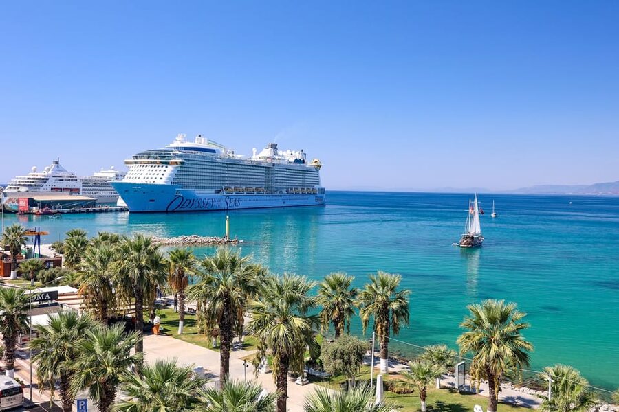 From Kusadasi: Ephesus Private Tour for Cruise Passengers - Selcuk lunch break: plan for a real reset
