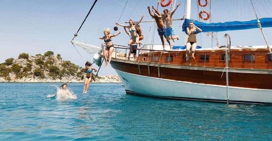 Kusadasi: Full–Day Boat Trip with Lunch - Pickup at 9:00 and the transfer to Kusadasi port