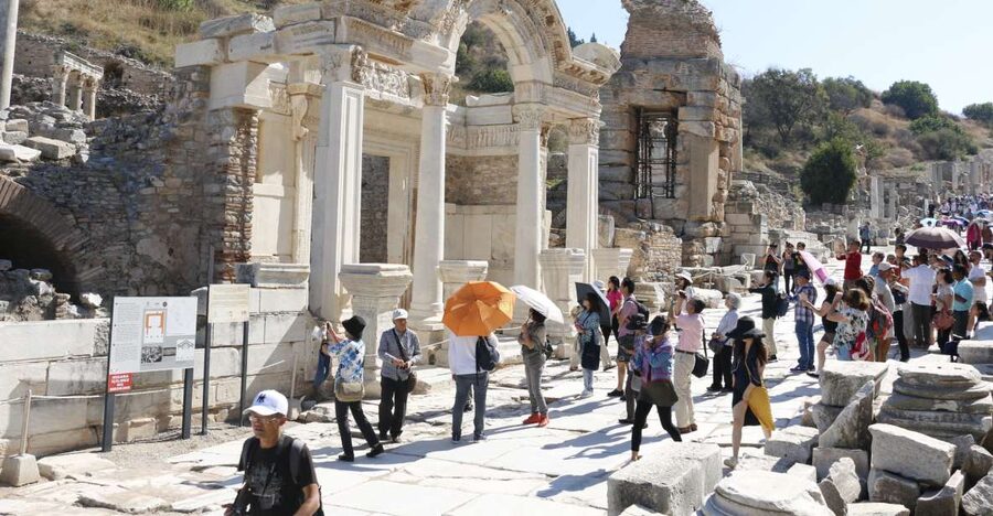 Kusadasi or Selcuk: Full-Day Ephesus Tour with Lunch - House of Virgin Mary: A Pilgrimage Stop That Sets the Tone
