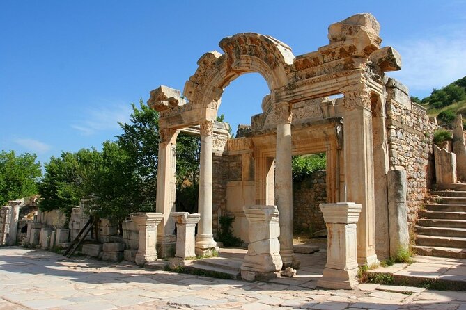 Kusadasi Port Private Ephesus Tour with LUNCH - Meeting at Kusadasi Port, then getting there the easy way