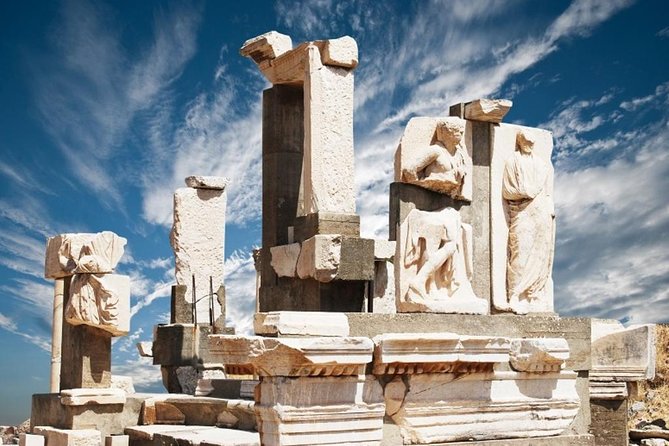 Kusadasi Shore Excursion: Ephesus Sightseeing Tour with Lunch - Ephesus Ancient City: Fountains, Temples, and the Great Theater at 24,000