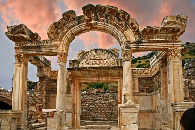 Private Ephesus Shore Excursion from Kusadasi with Ticket Option - Kuşadası fortress and Selçuk: short pauses that add local texture