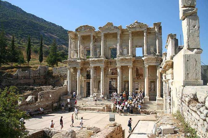 Shore Excursion 1 or 2 Day Private Tour from Kusadasi Port for Ephesus-Pergamon - Stop 1: Ancient City of Ephesus and the feeling of Roman life