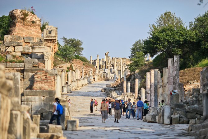 Shore Excursion 1 or 2 Day Private Tour from Kusadasi Port for Ephesus-Pergamon - Stop 2: Temple of Hadrian, plus the quick-win context
