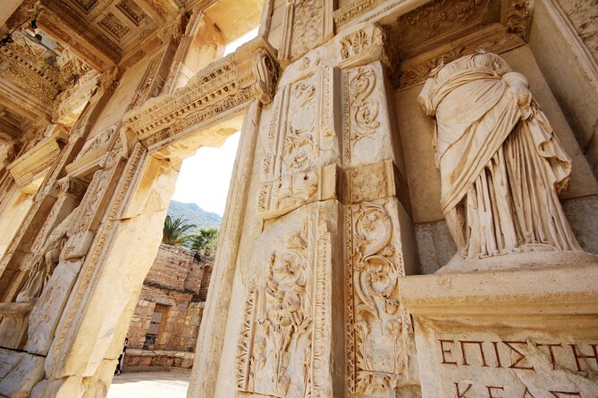 SKIP-THE-LINE: BEST OF EPHESUS PRIVATE TOUR with Lunch & ENTRY - Temple of Artemis and Kusadasi Castle: the 15-minute bonus stops that add variety