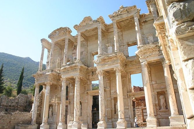 SKIP-THE-LINE: Group & Private Ephesus Tour ENTRY FEE & LUNCH - Entering Ephesus Ancient City with a two-hour guided hit