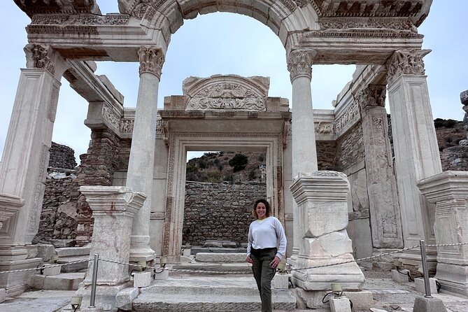 Time Travel in Ephesus: Affordable and Spectacular Experience - Cruise-Day Start: Meeting Your Guide at the Kusadasi Port